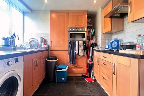 2 bedroom flat for sale, Royston Gardens, Ilford