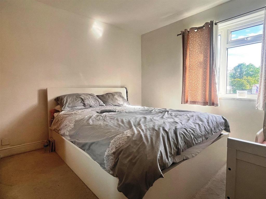 Bed 2.jpg