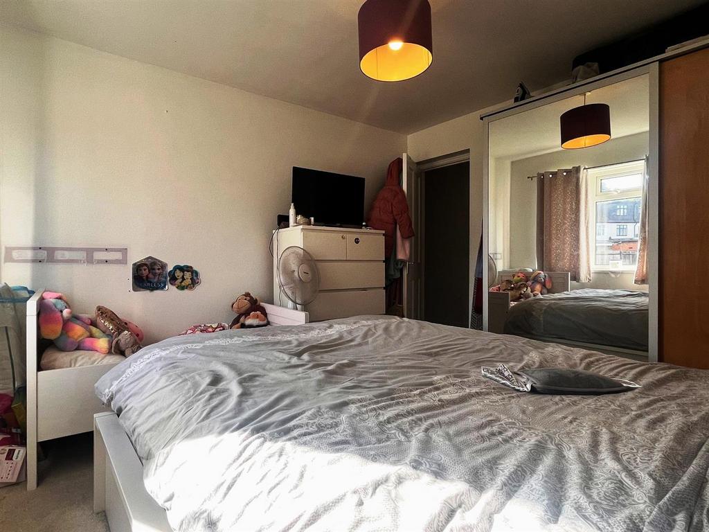 Bed 2.2.jpg
