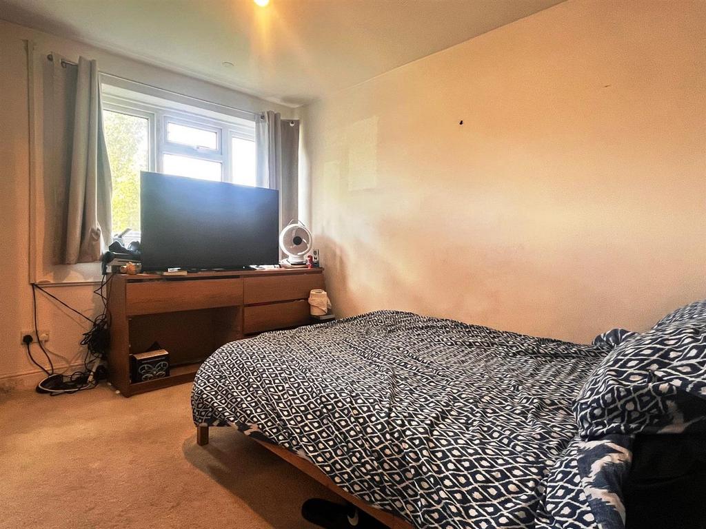 Bed 1.jpg
