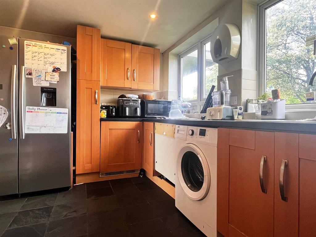 Kitchen2.jpg