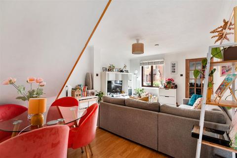 32 Connaught Gardens, Morden, SM4 6DB