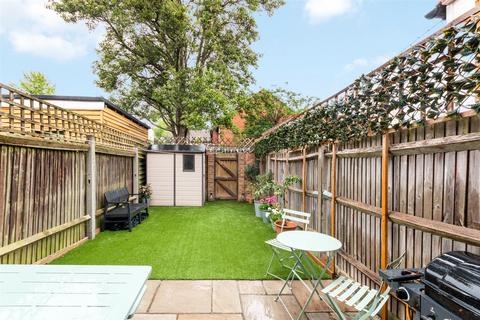 32 Connaught Gardens, Morden, SM4 6DB