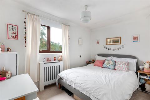 32 Connaught Gardens, Morden, SM4 6DB