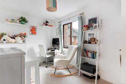 32 Connaught Gardens, Morden, SM4 6DB