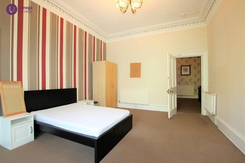 4 bedroom apartment to rent, Warrender Park Crescent, Marchmont, Edinburgh, EH9