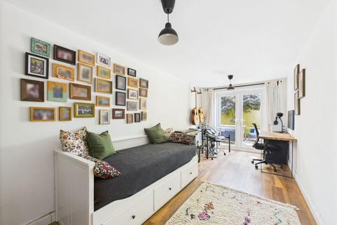 39 Earles Meadow, Horsham, RH12 4HP