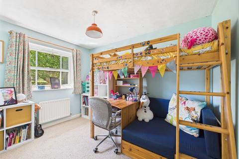 39 Earles Meadow, Horsham, RH12 4HP