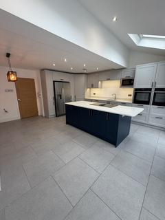 4 bedroom semi-detached house to rent, Springfield Rise, Lofthouse, Wakefield WF3