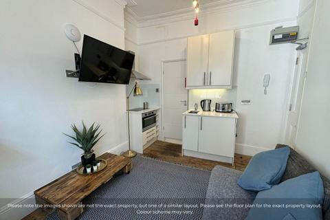 Studio to rent, Gloucester Place, London NW1