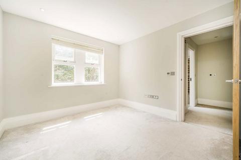 63 The Park, London, W5 5NP