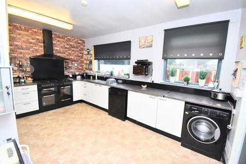 21 Nicholas Road, Widnes, WA8 8ST