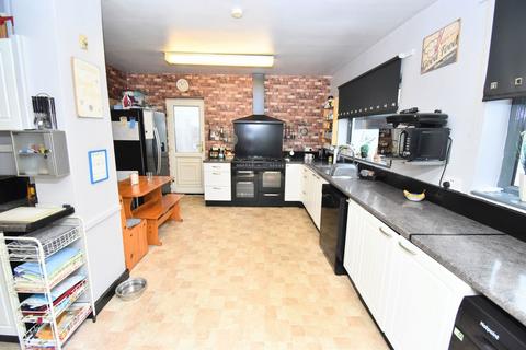 21 Nicholas Road, Widnes, WA8 8ST