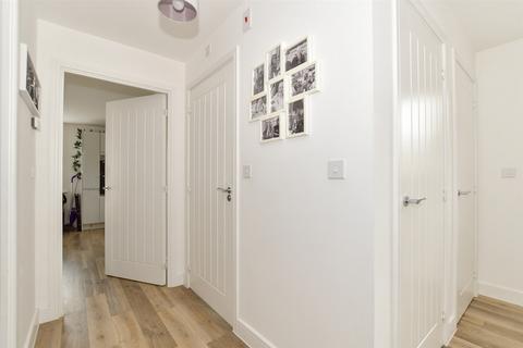 2 bedroom flat for sale, Alder Way, Faygate, Horsham, West Sussex