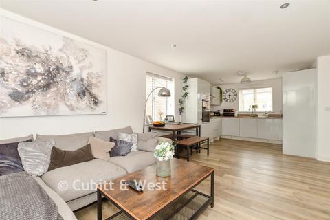 2 bedroom flat for sale, Alder Way, Faygate, Horsham, West Sussex