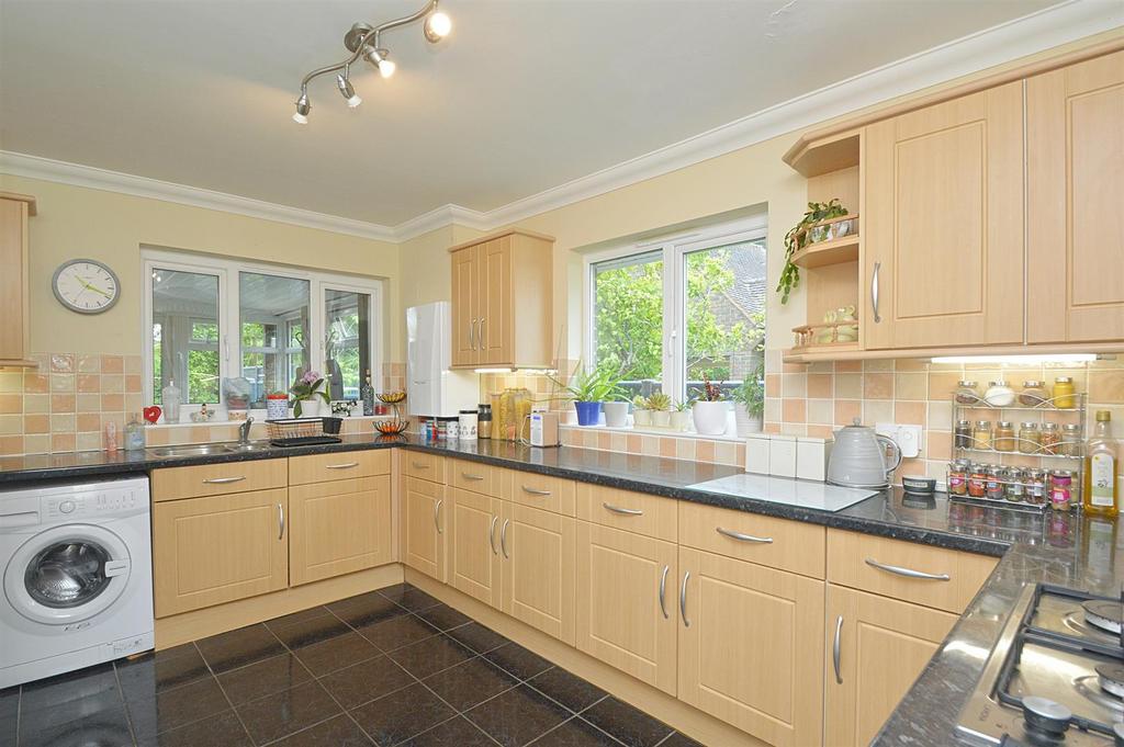 Resized Kitchen1.jpg