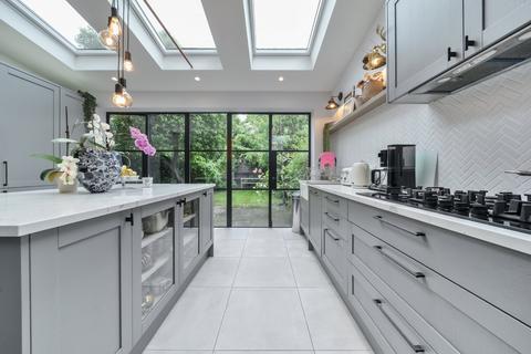 5 bedroom terraced house to rent, Littleton Street, London, SW18