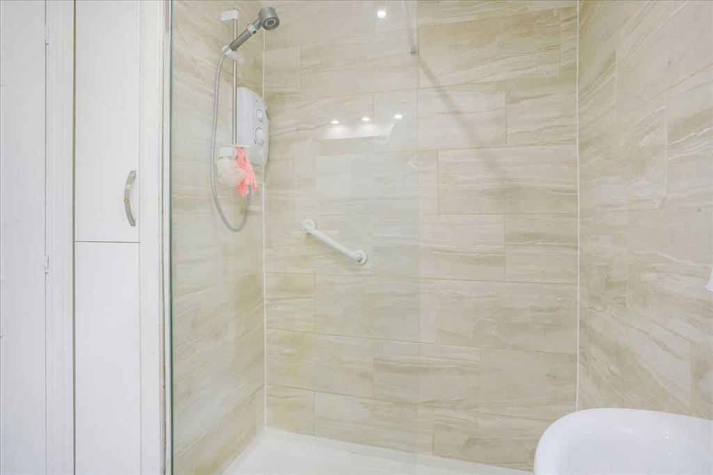 Shower Room (2)