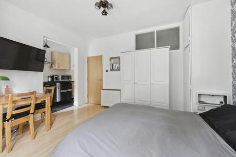 undefined, Cliff Road, London, NW1