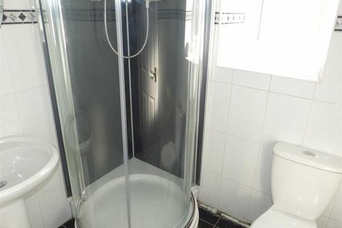2 bedroom end of terrace house to rent, Charlestown Road, Glossop, Derbyshire