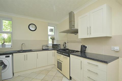 3 bedroom flat for sale, PRIVATE GARDEN * CENTRAL SHANKLIN