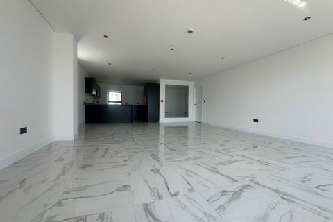 3 bedroom apartment to rent, Sandgate Esplanade, Sandgate