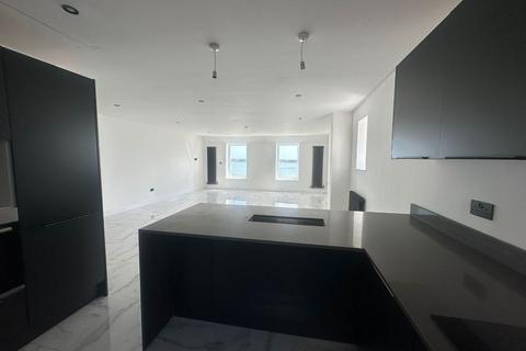 3 bedroom apartment to rent, Sandgate Esplanade, Sandgate