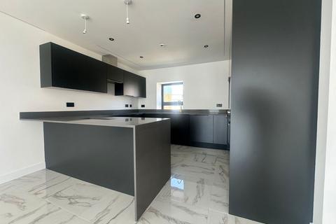 3 bedroom apartment to rent, Sandgate Esplanade, Sandgate