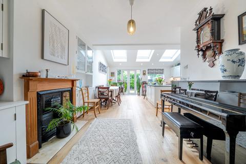 17 Merton Hall Gardens, London, SW20 8SN