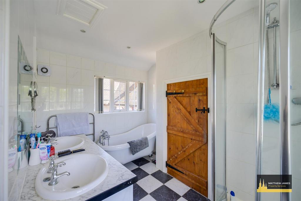 En Suite Bathroom