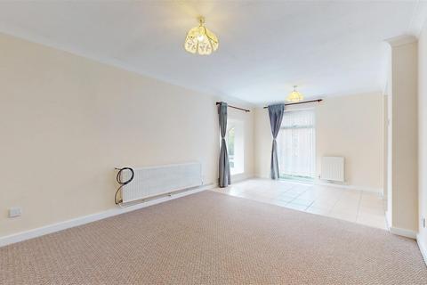 2 bedroom maisonette for sale, Barbers Mews, Neath Hill, Milton Keynes
