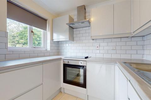 2 bedroom maisonette for sale, Barbers Mews, Neath Hill, Milton Keynes