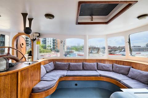 undefined, Canary Wharf, London, E14