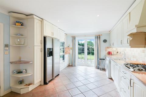 10 Blue Cedars, Banstead, SM7 1NT
