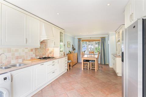 10 Blue Cedars, Banstead, SM7 1NT