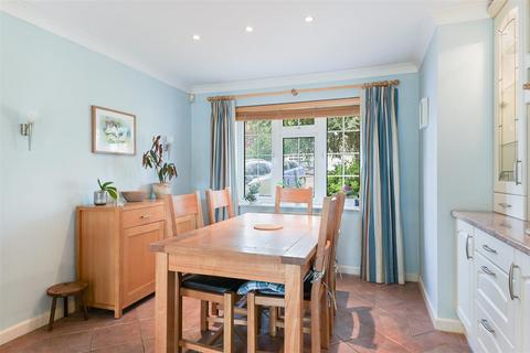 10 Blue Cedars, Banstead, SM7 1NT