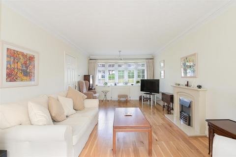 10 Blue Cedars, Banstead, SM7 1NT