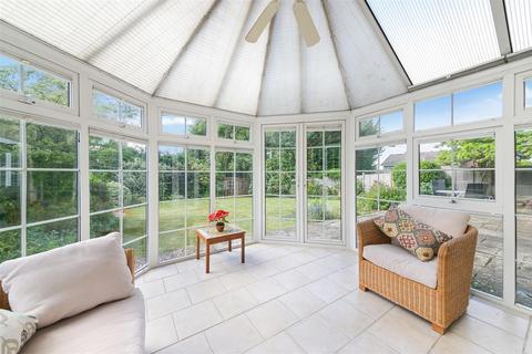 10 Blue Cedars, Banstead, SM7 1NT