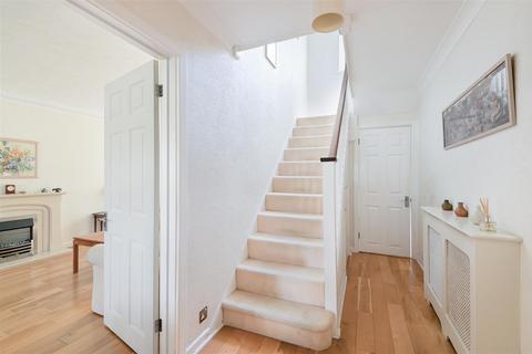 10 Blue Cedars, Banstead, SM7 1NT