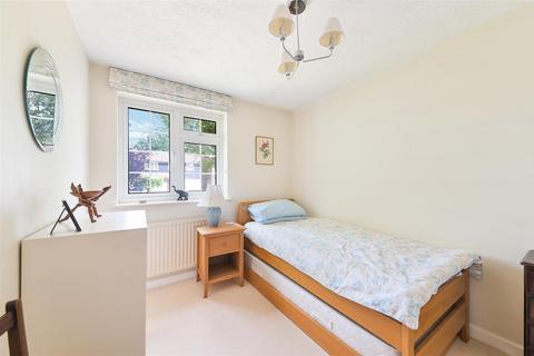 10 Blue Cedars, Banstead, SM7 1NT