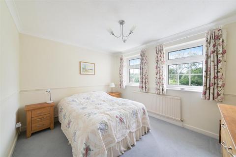 10 Blue Cedars, Banstead, SM7 1NT