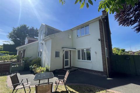2 Maple Tree Grove, Wirral, CH60 1UR