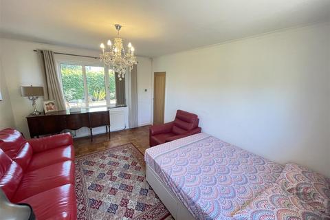 2 Maple Tree Grove, Wirral, CH60 1UR