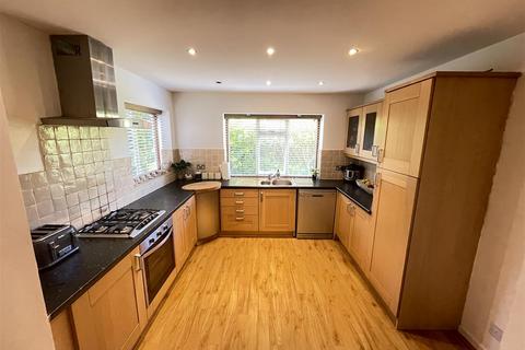 2 Maple Tree Grove, Wirral, CH60 1UR