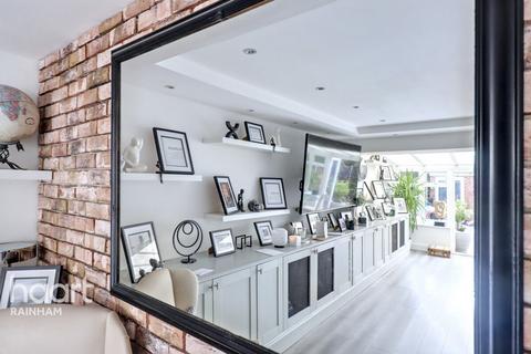 85 Whybridge Close, Rainham, RM13 8BD