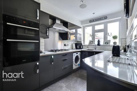 85 Whybridge Close, Rainham, RM13 8BD