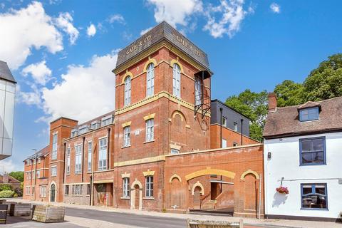 2 bedroom flat for sale, London Road, Horndean, Hampshire