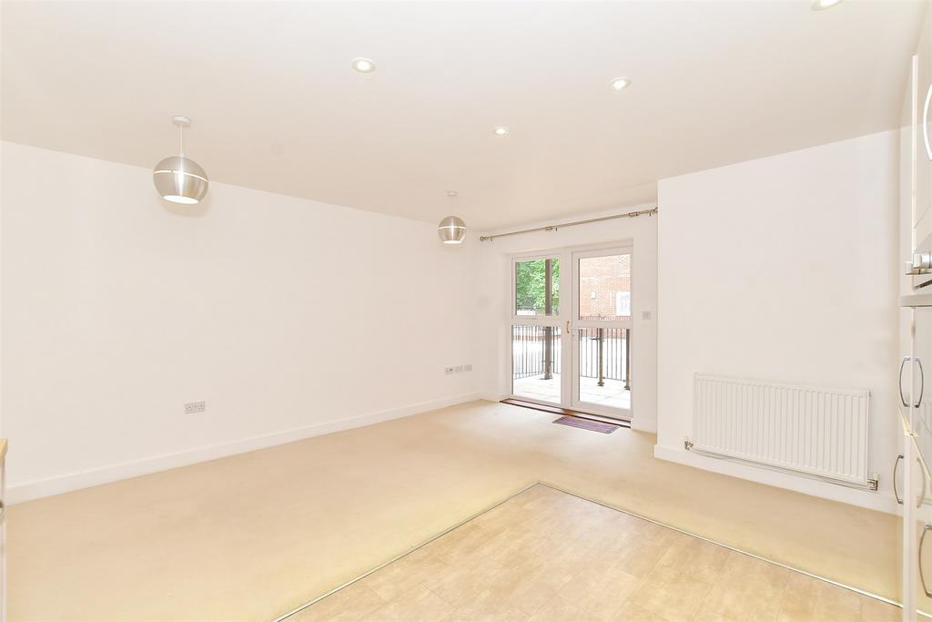 Lounge/ Kitchen