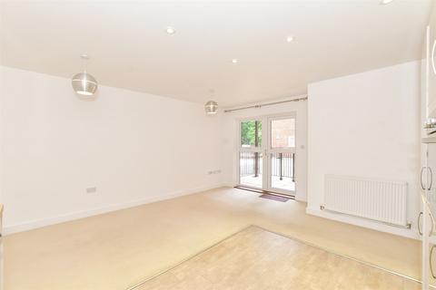 2 bedroom flat for sale, London Road, Horndean, Hampshire