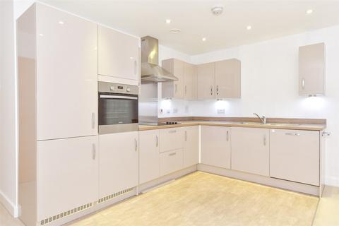 2 bedroom flat for sale, London Road, Horndean, Hampshire